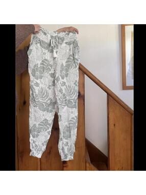 Ocean Drive white and green floral joggers Size small